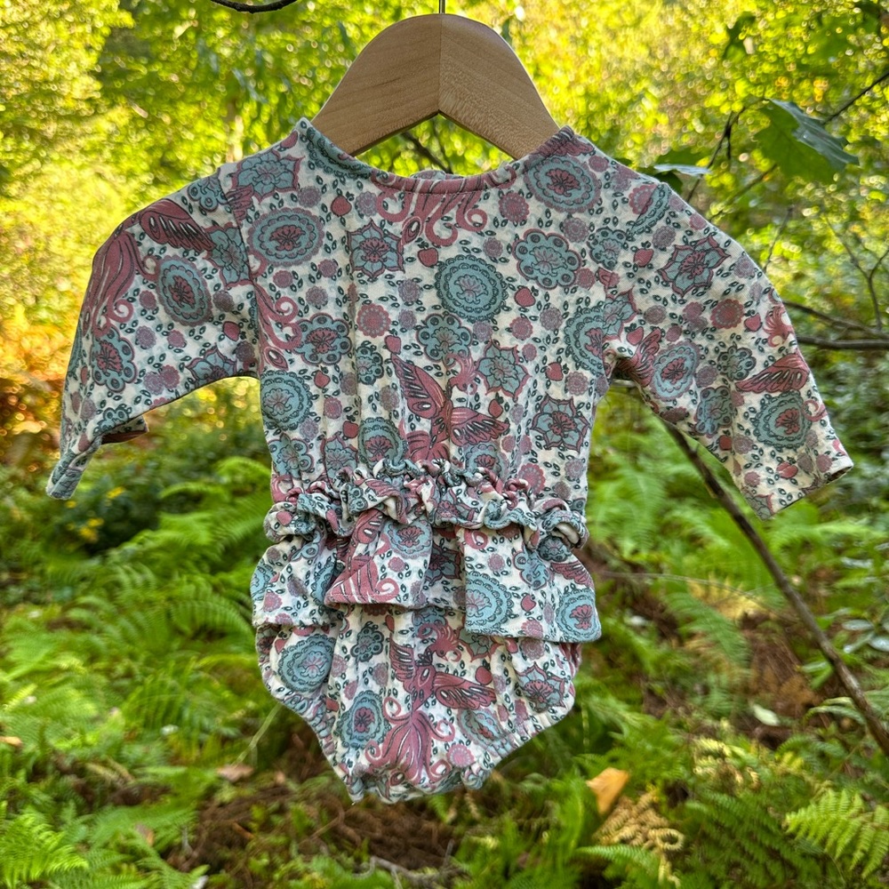 Kate Quinn Long Sleeve Ruffle Bodysuit 3-6m